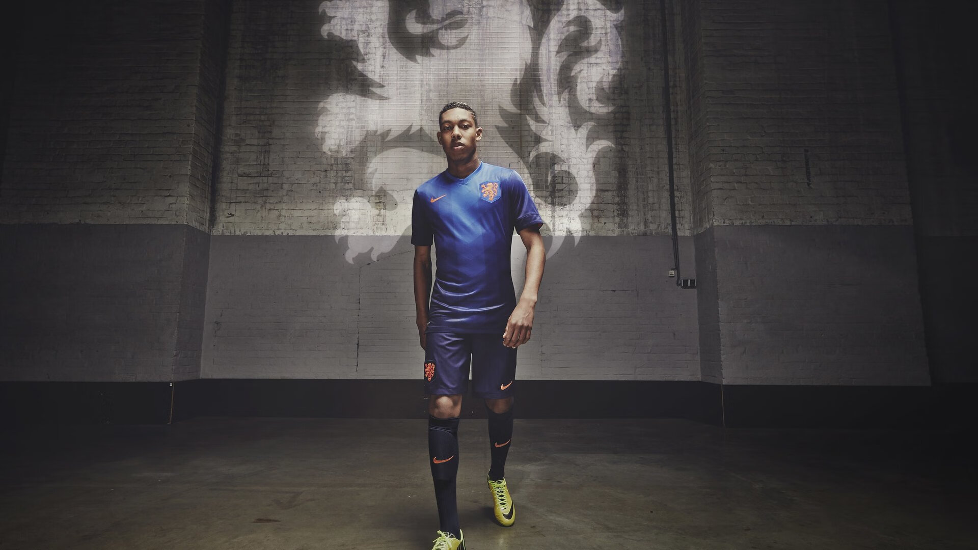 全国游泳锦标赛女子200米自由泳 李冰洁领先一身位轻松夺冠，中国200米女子自由泳获第4